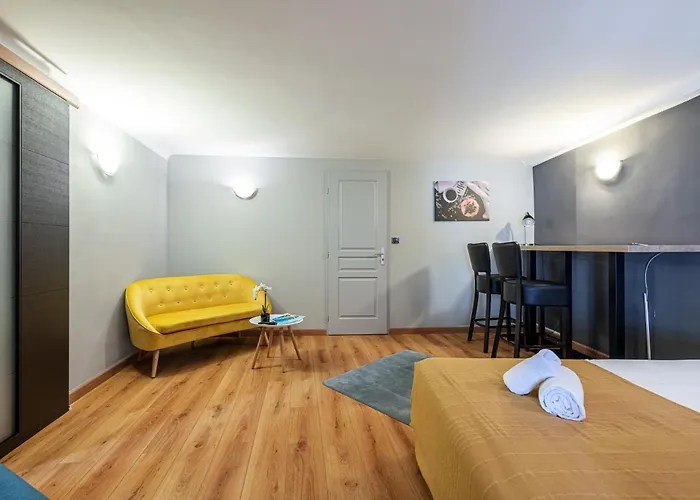 3 Pieces Des Jardins Parking Clim 1 Min Plage