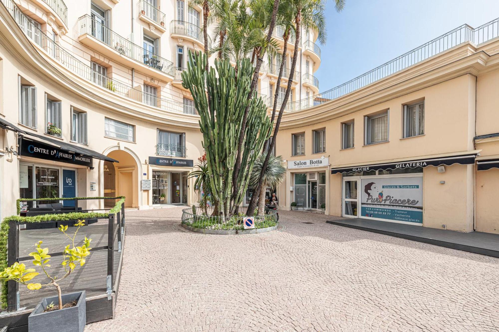 3 Pieces Des Jardins Menton